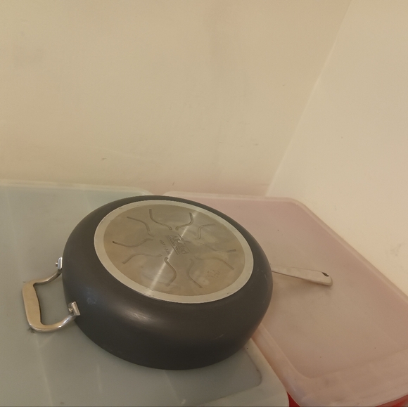 Allclad HA1 Saute Four quart nonstick Pan - Picture 5 of 5